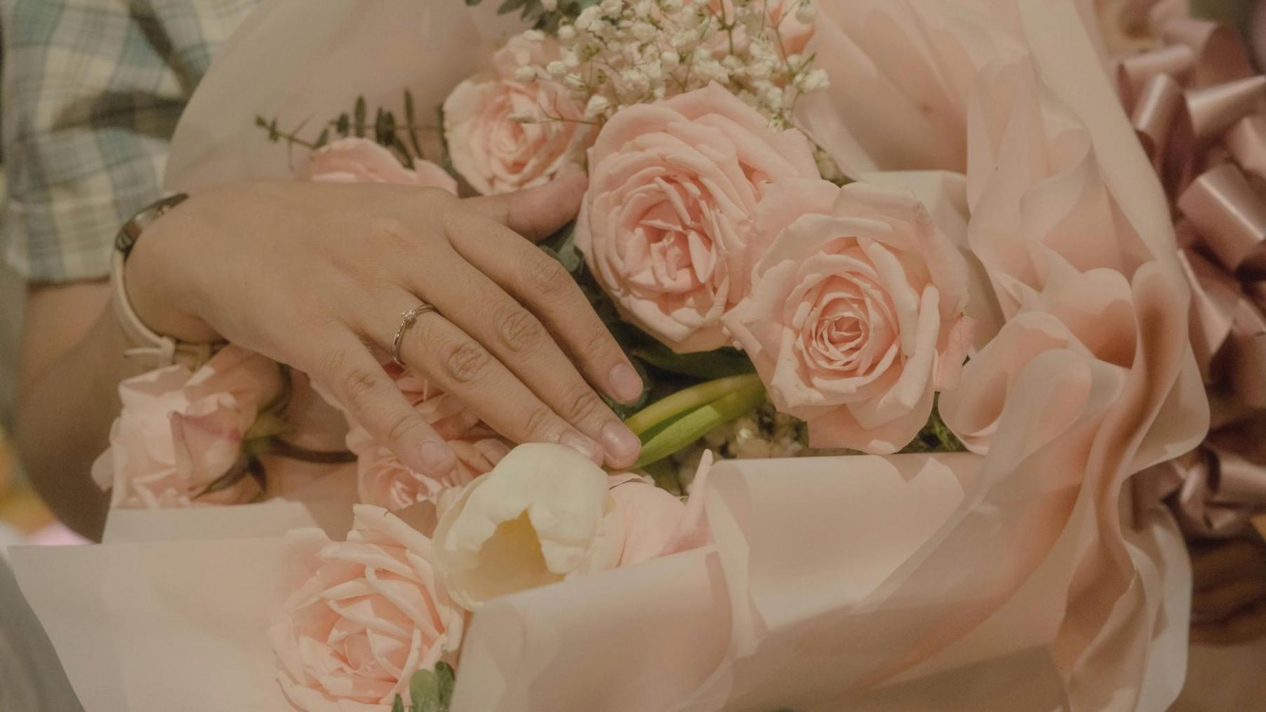 Artistic flower arrangement showcasing innovative design techniques